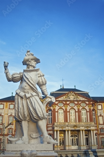 Statue vor dem Bruchsaler Schloss
