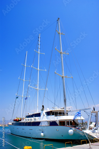 Sailboat sailing in the morning with blue sky © Y. Papadimitriou