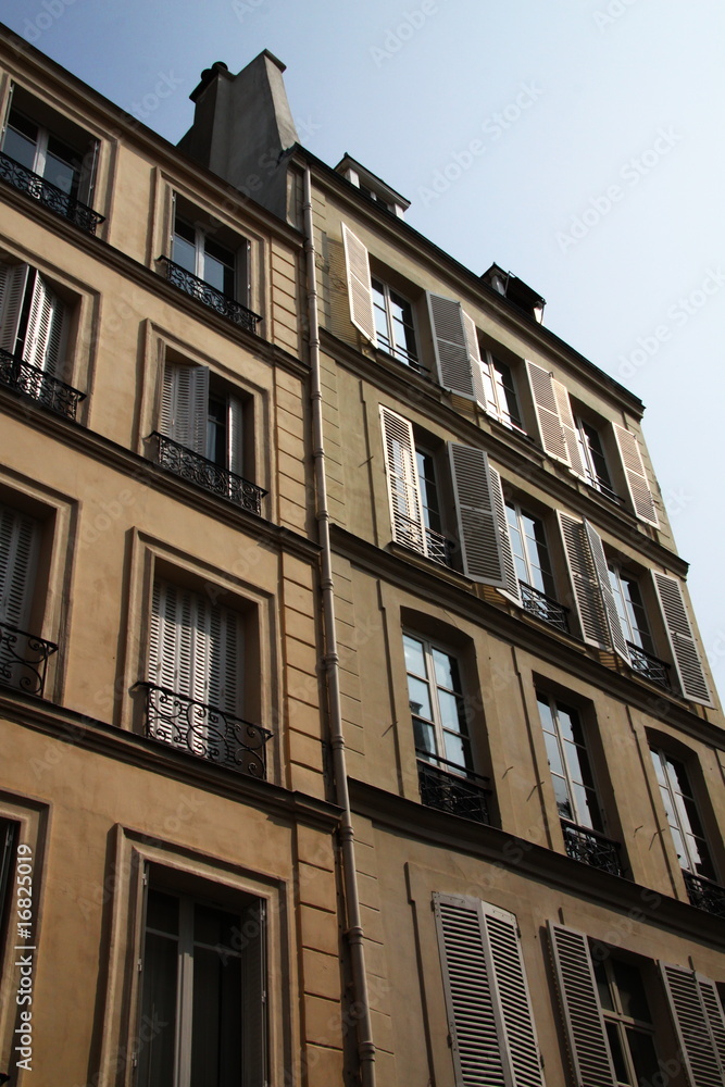Häuserfront in Paris