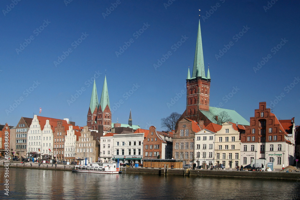 Altstadt von Lübeck mit Marien- und Petrikirche (rechts)