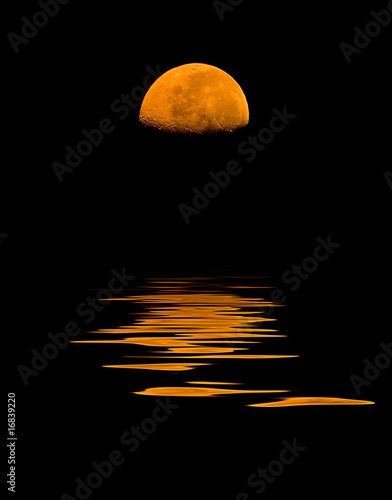Luna rossa photo