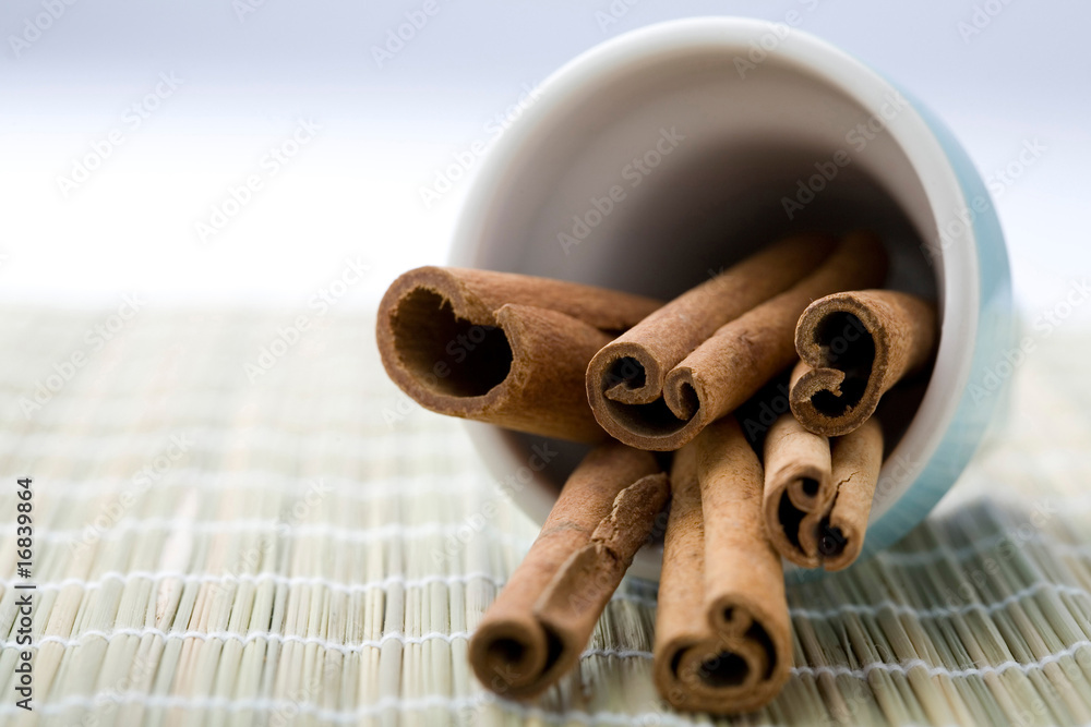 Cinnamon sticks in a blue cup. Cinnamon sticks in a blue cup.
