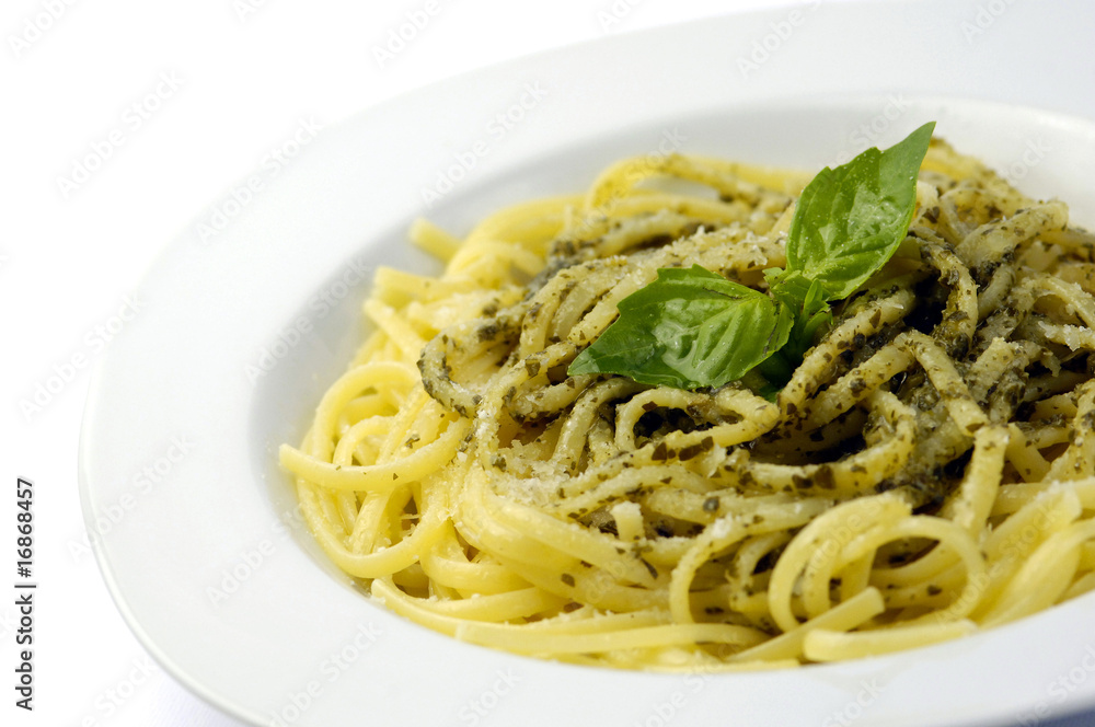 Spaghetti al pesto Spaghetti al pesto