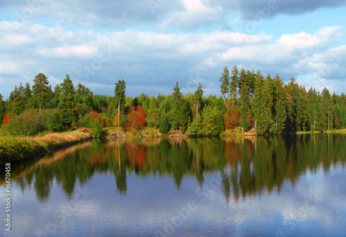 Bergsee im Herbst