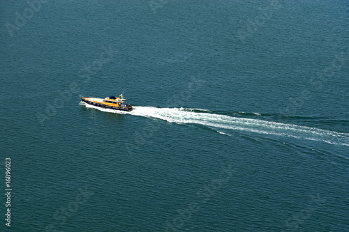 Boat on the sea surface © Faraways