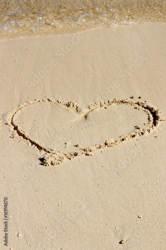 Coeur sur la plage