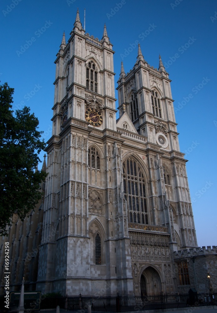 Westminster Abbey against a blue twilight sky