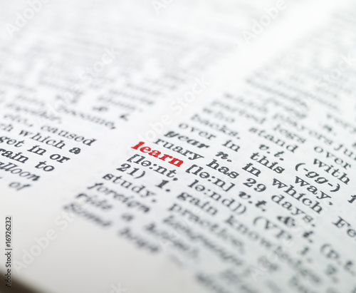 Obraz na płótnie The word 'learn' highlighted in a dictionary