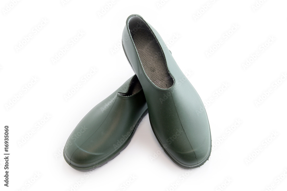 Paire de chaussures de jardin sur fond blanc Paire de chaussures de jardin sur fond blanc