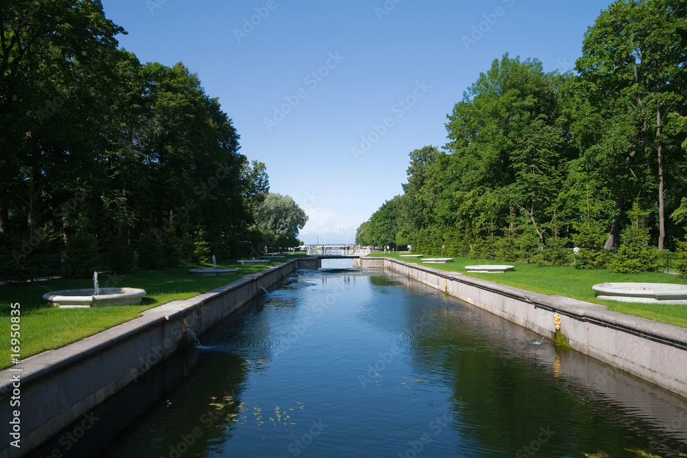 park before royal Petrodvorets