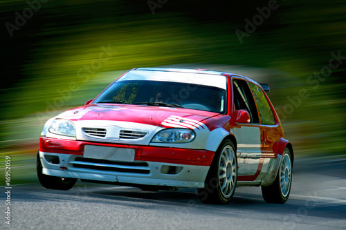 voiture de rallye, sensation de vitesse © M.studio