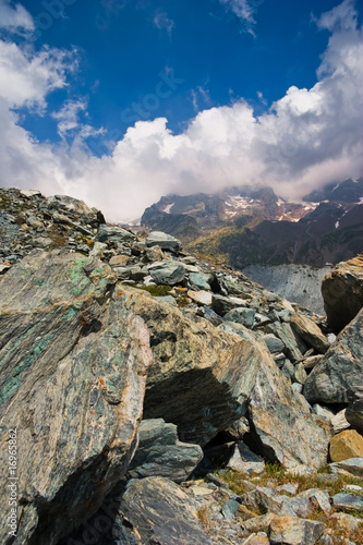 Panorama di rocce in alta montagna © Giulio Meinardi