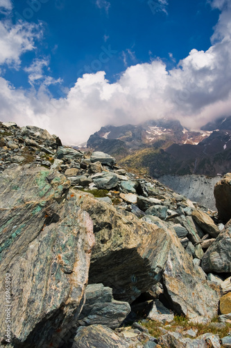Panorama di rocce in alta montagna