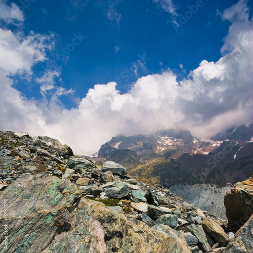 Fototapeta Naklejka Na Ścianę i Meble -  Panorama i rocce in alta montagna
