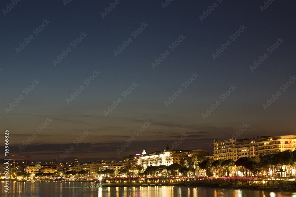 Nachtaufnahme von Cannes
