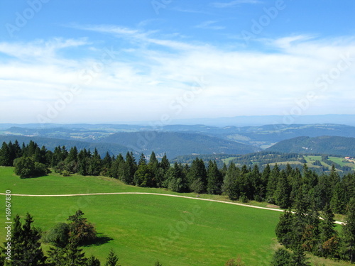 Vue sue le Jura suisse depuis la tour de Moron