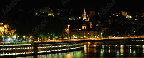 quai de saône à Lyon de nuit, France photo