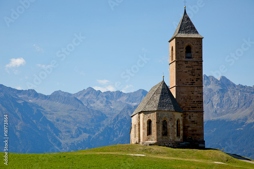 Almwiese mit Kirche © HeikoR