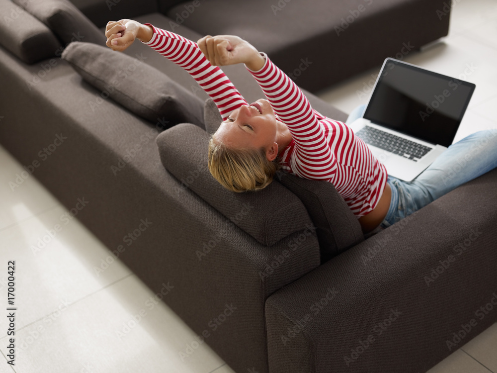 Fotografie woman on sofa