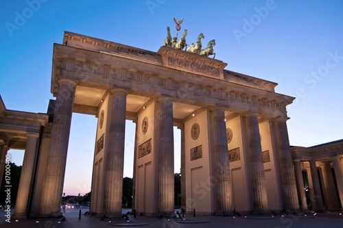 Brandenburger Tor, Tag/Nacht Animation ohne Menschen photo