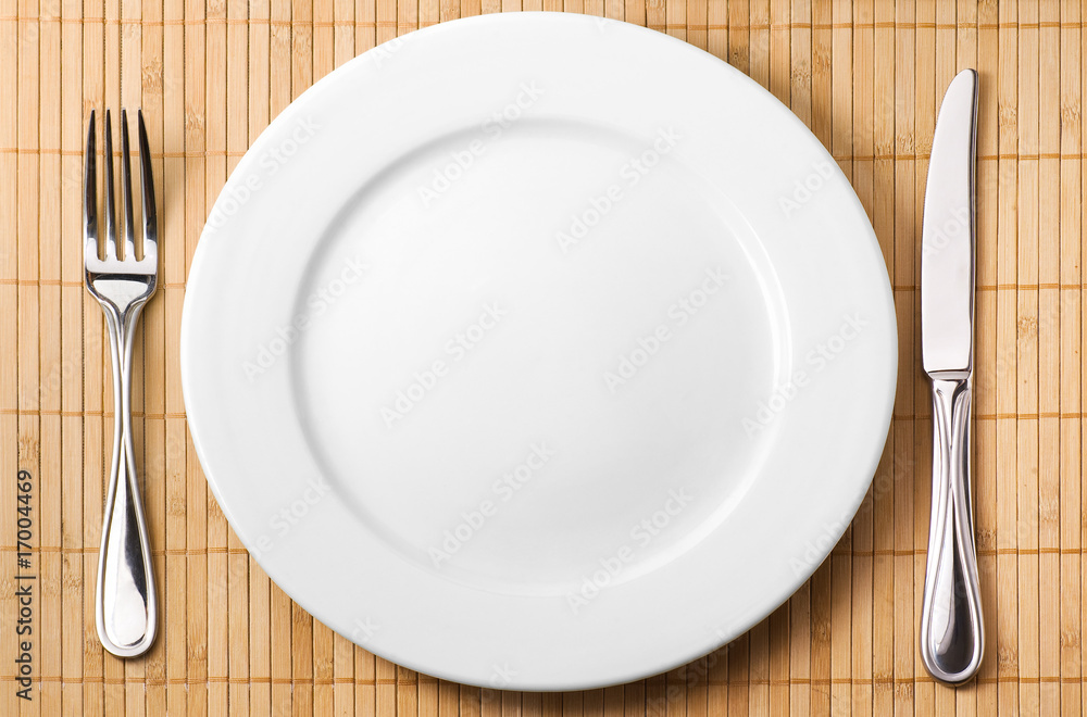 Serving (fork, knife, plate) Serving (fork, knife, plate)