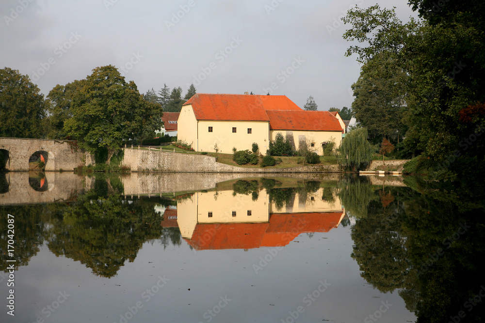 Obraz premium Reflection on water level