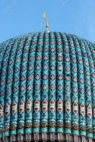 Dome cathedral mosque.  St.-Petersburg.