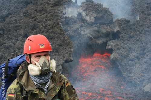Vulkanologe am Ätna bei der Arbeit