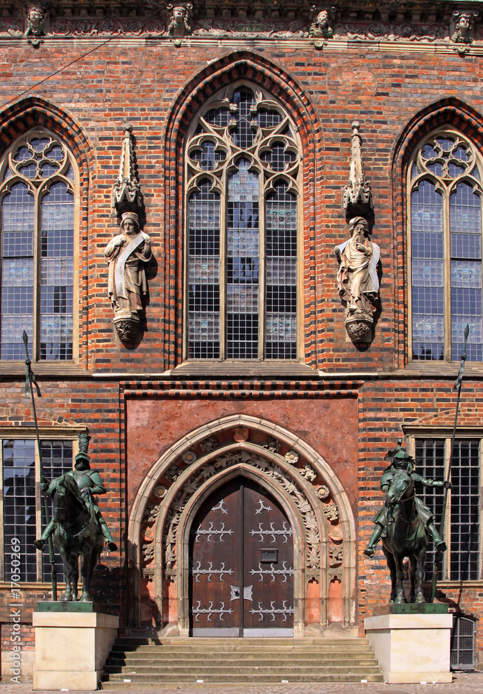 Seitenansicht Bremer Rathaus mit Herolden