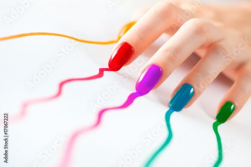 Young woman hand with multicoloured nails Fototapet