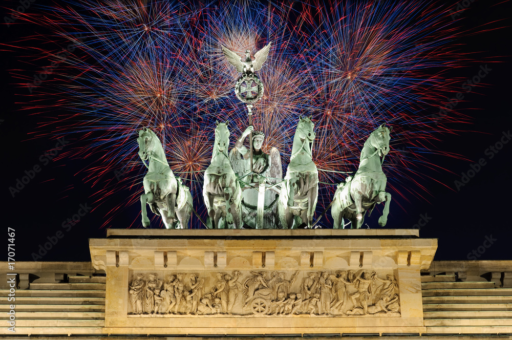 Fototapeta premium Feuerwerk am Brandenburger Tor, Berlin