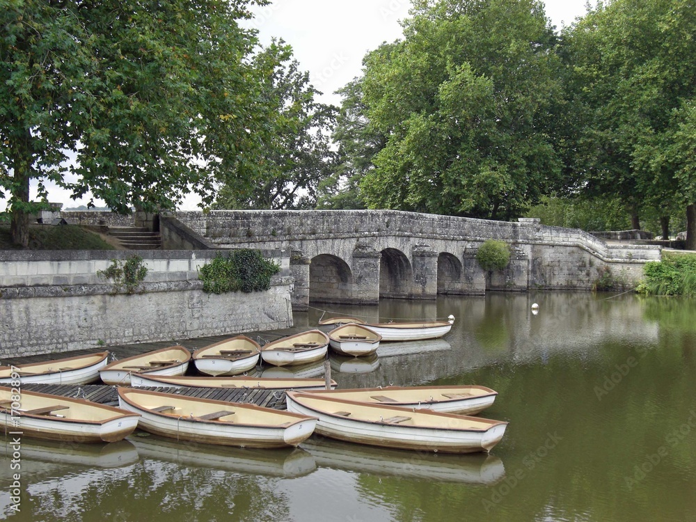 Fototapeta premium pont et barques Chateau de Chambord