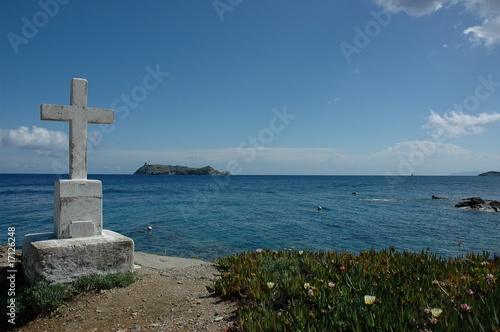 Croix sur le rivage de Tollare (Corse)