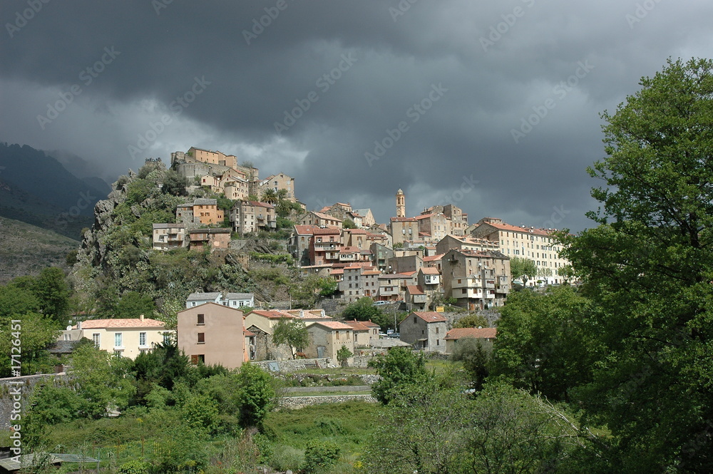 Orage sur Corté (Corse)