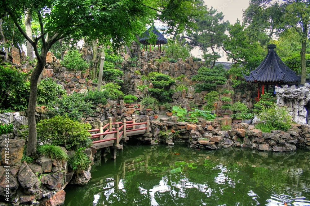 Naklejka premium Famous landmark Yuyuan Gardens in Shanghai / China