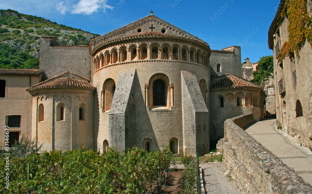 Fototapeta premium abbaye de saint guilhem le désert