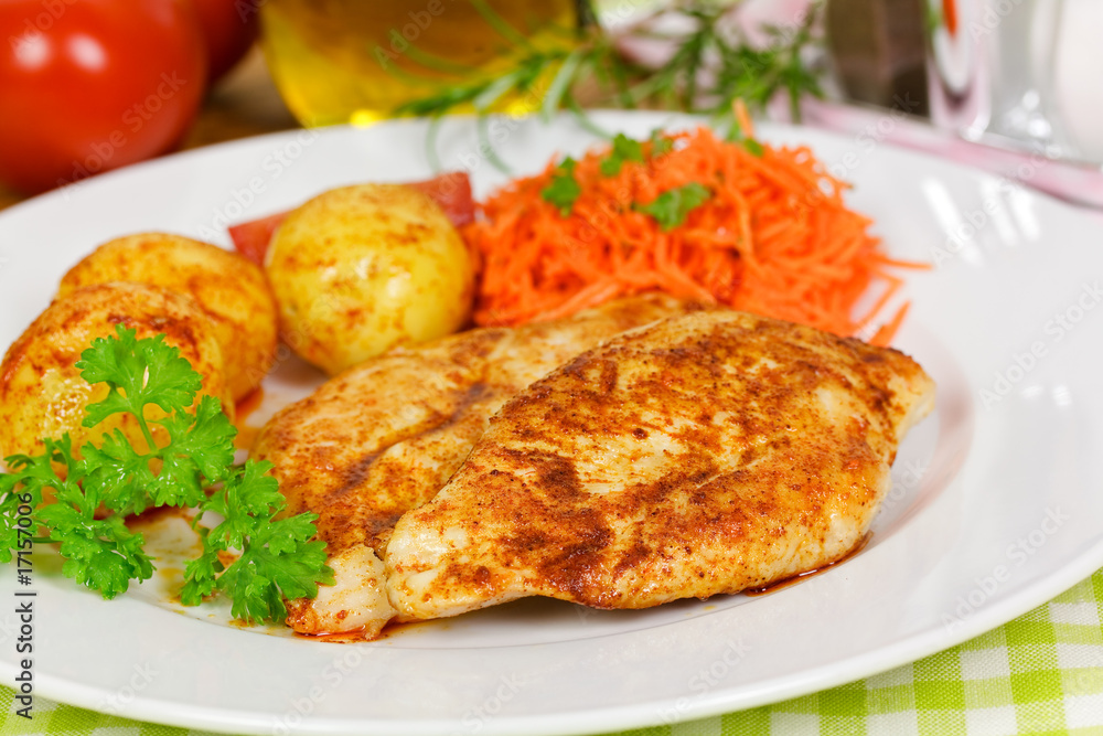 Hühnerbrust mit Bratkartoffeln Hühnerbrust mit Bratkartoffeln