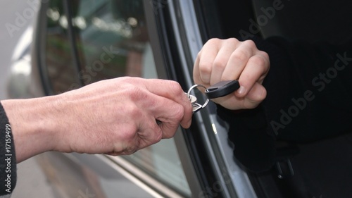 Bild auf Leinwand Arguing over the car keys