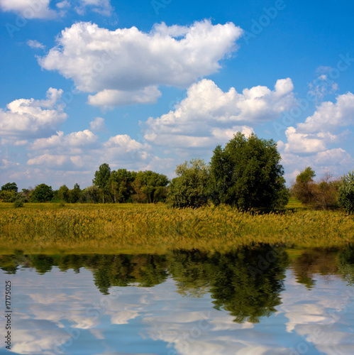 Fototapeta Naklejka Na Ścianę i Meble -  landscape with nice clouds over lake
