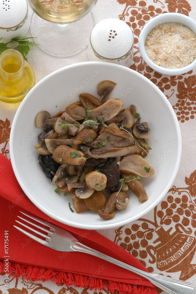 Porcini e champignon alle erbe - Contorni Emilia Romagna Porcini e champignon alle erbe - Contorni Emilia Romagna