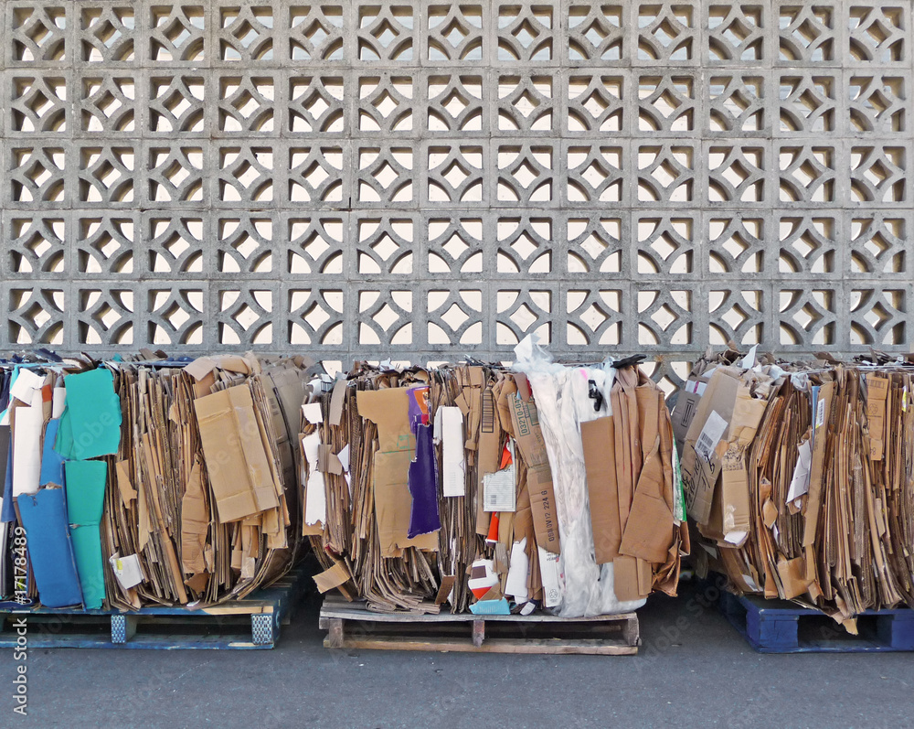 Φωτογραφία Bundled recyclable material on pallets