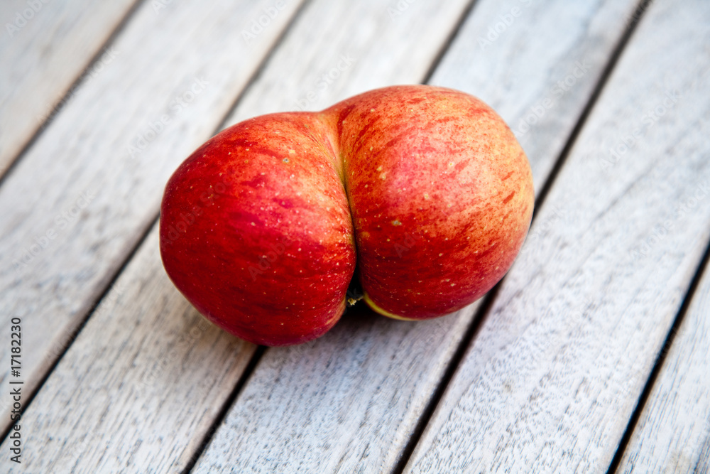 zwei Äpfel sind zusammengewachsen, Obst zwei Äpfel sind zusammengewachsen, Obst