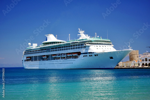 Fototapeta Naklejka Na Ścianę i Meble -  Cruise ship in the Mediterranean Sea.