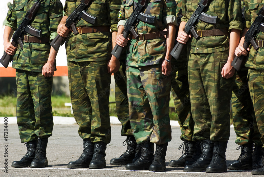 Sodiers with rifles Sodiers with rifles
