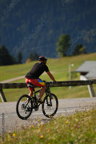 Fototapeta Naklejka Na Ścianę i Meble -  cycliste de montagne