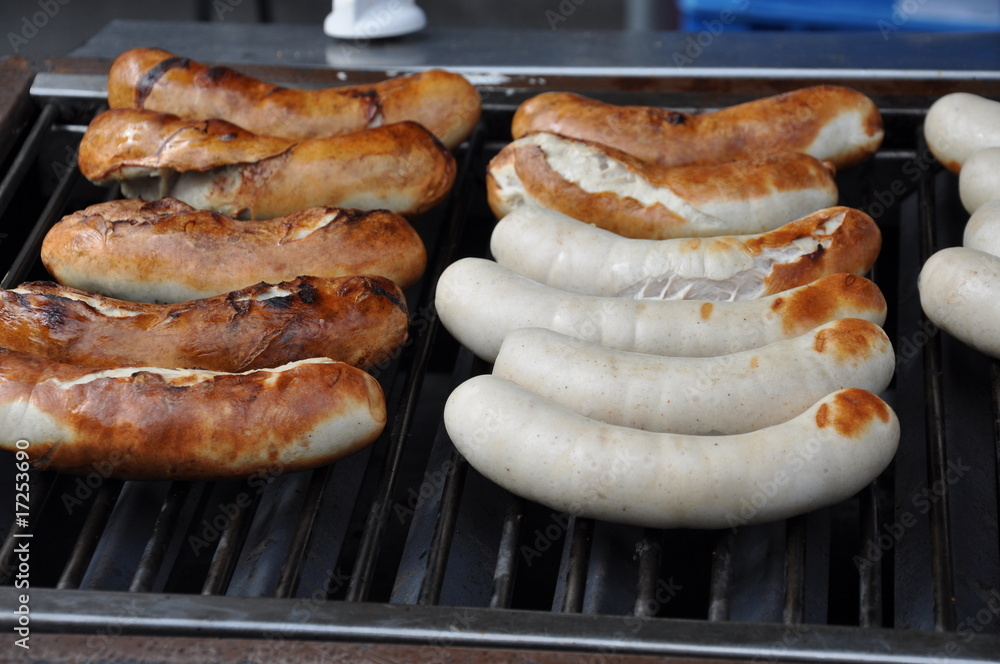 Bratwürste auf dem Grill Bratwürste auf dem Grill