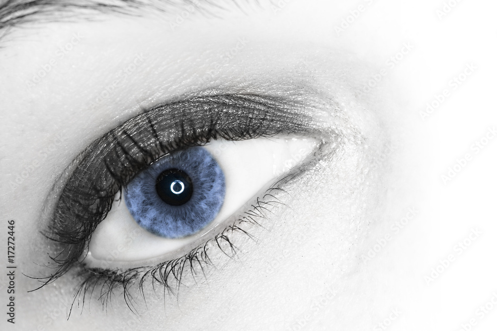 oeil bleu de belle femme sexy maquillée heureuse Stock Photo | Adobe Stock