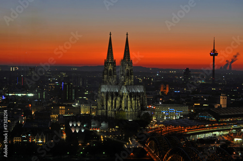Roter Himmel über Köln