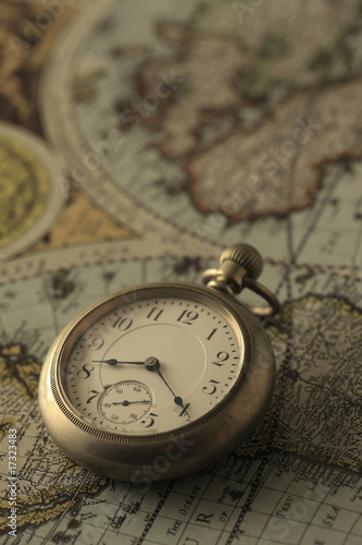 懐中時計と古地図