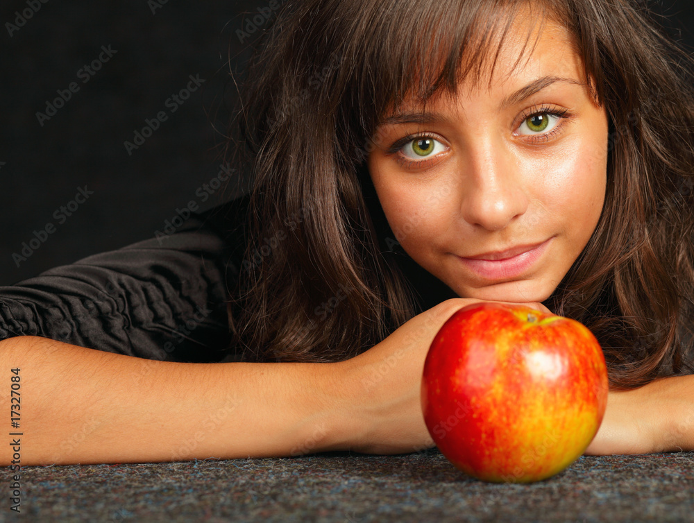 girl with apple
